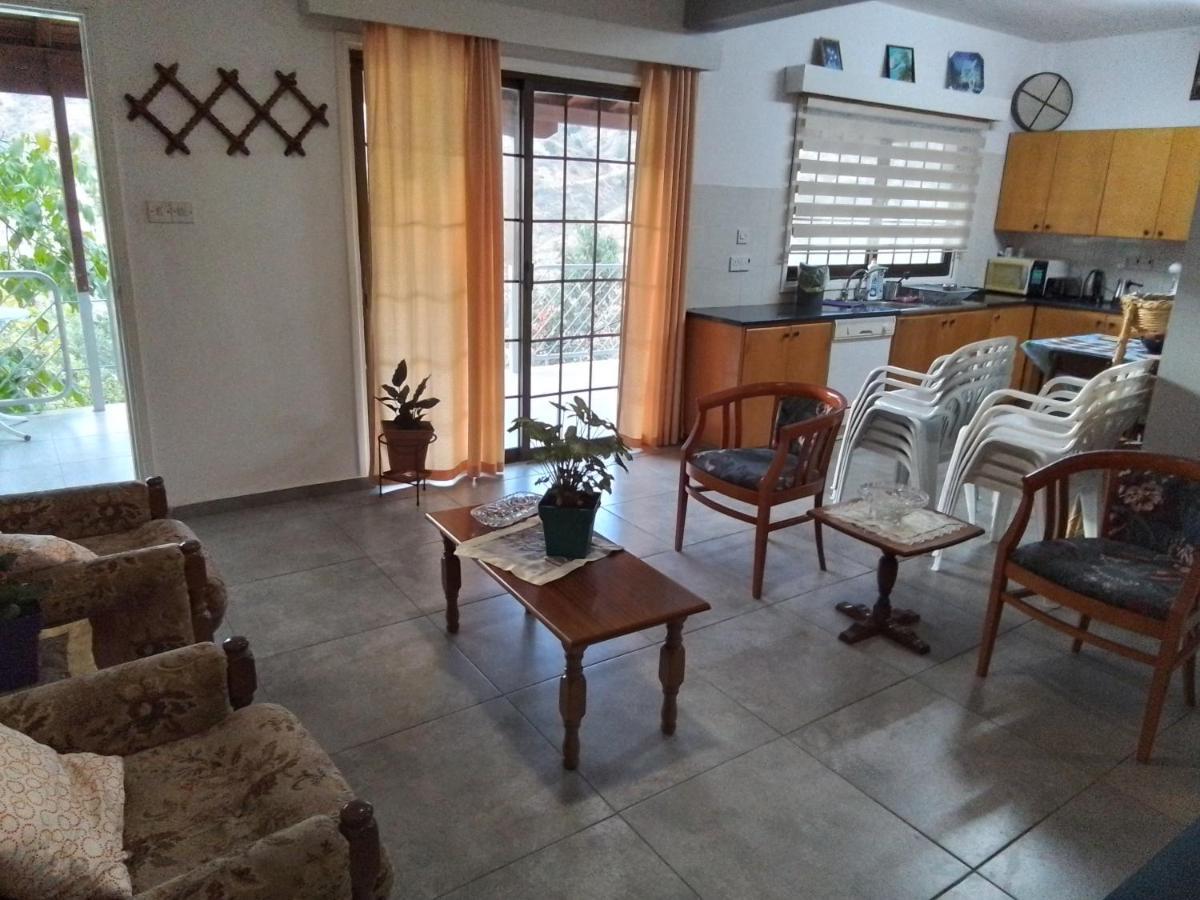 Kampi Double Storey House In The Village 니코시아 외부 사진