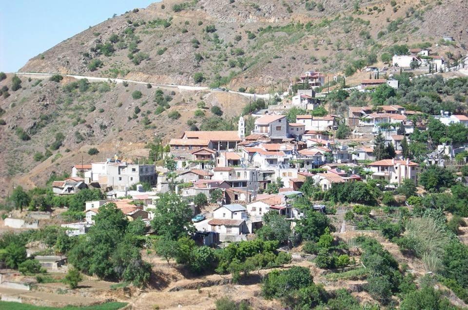 Kampi Double Storey House In The Village 니코시아 외부 사진